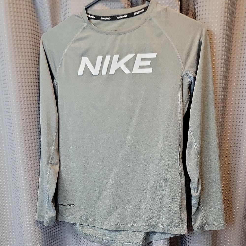 Nike Pro Long Sleeve Tee Size L (Youth)